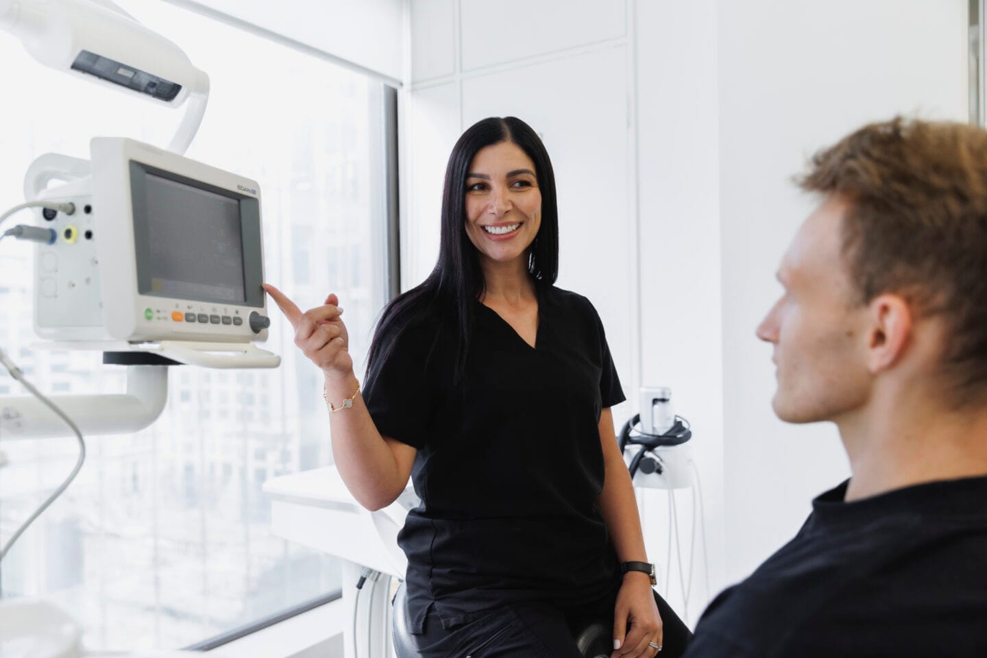 Dr Melissa showing SDAI Dental Technology